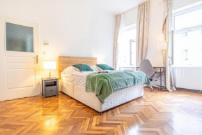 Convenient 3-BR Shared Apt, 15 Min to Landstraße Hub